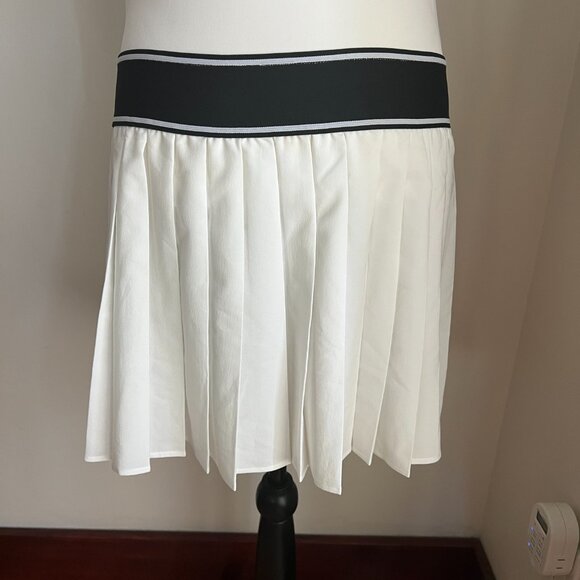 New Sleeveless VNeck Black White Sporty Tennis Dress by Halara Size M - Picture 7 of 11